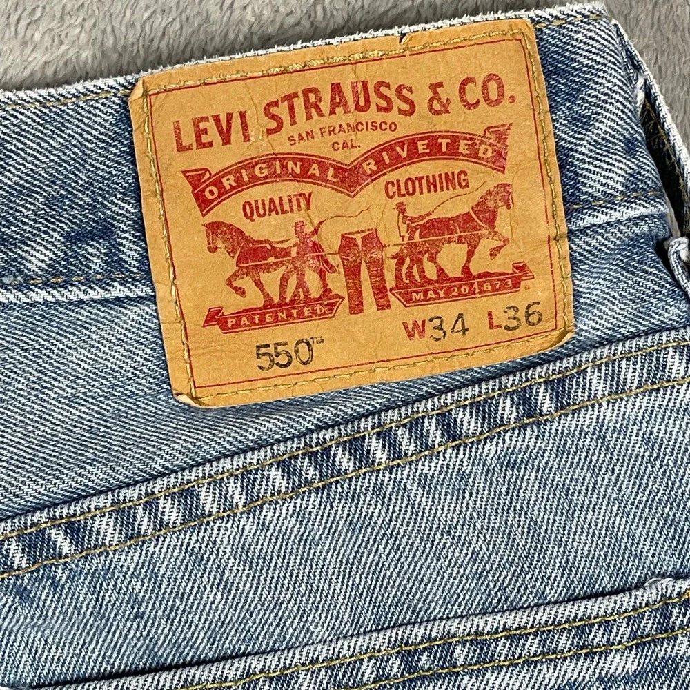 Levi's 505 Jeans‎ Mens 34(32)x36(34) Light Wash Blue Straight Leg Regular Fit